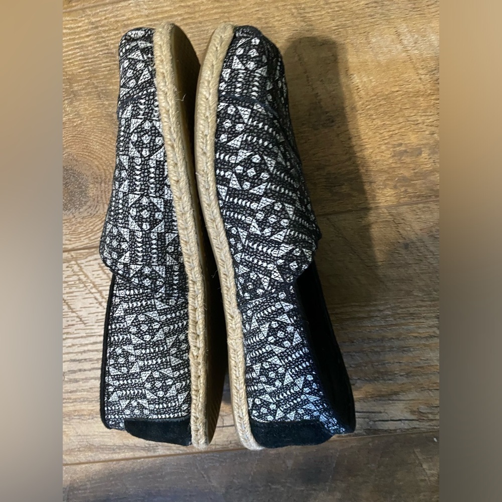 COPY - TOMS Espadrille Black and White Shoe Women’s Size 8.5W - Picture 3 of 3